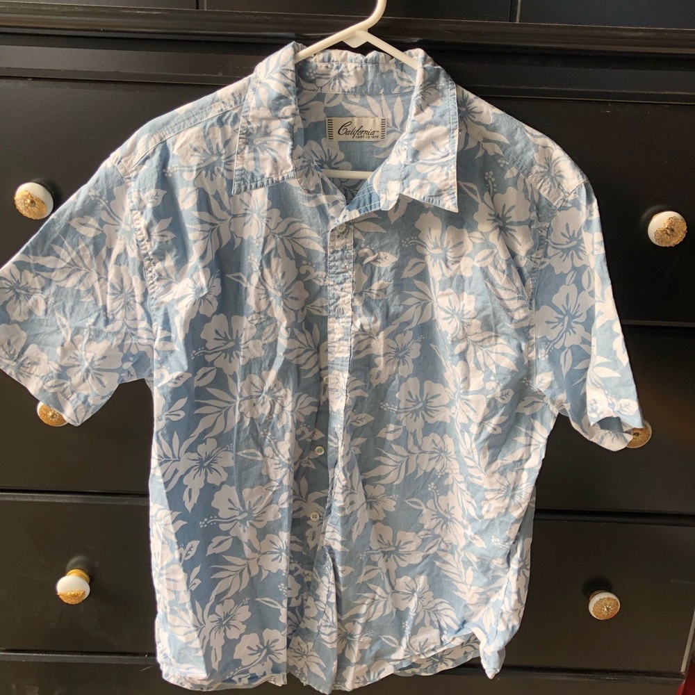 California shirt co button down. Short sleeve XL